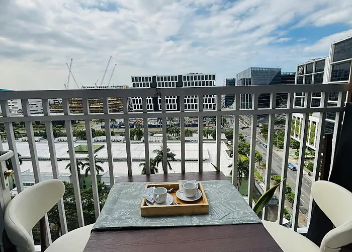Stunning Sunset & Fireworks View - Shore Residences - Near - Moa Balcony - Pool - Netflix 4* Manila