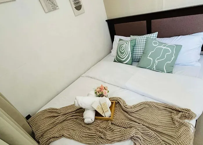 Stunning Sunset & Fireworks View - Shore Residences - Near - Moa Balcony - Pool - Netflix 4*