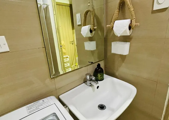 Apartahotel Stunning Sunset & Fireworks View - Shore Residences - Near - Moa Balcony - Pool - Netflix Manila