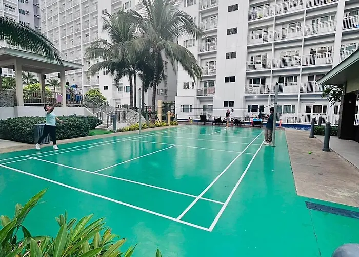 Apartahotel Stunning Sunset & Fireworks View - Shore Residences - Near - Moa Balcony - Pool - Netflix Manila